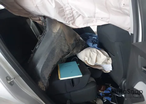 2019 Chevrolet Equinox Lt z USA, uszkodzony, nr VIN 3GNAXKEV5KS617381